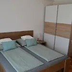 Csepp Nyaralohaz Medencevel