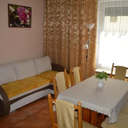Csepp Nyaralohaz Medencevel Holiday home *