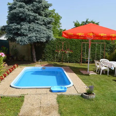 Csepp Nyaralohaz Medencevel Holiday home
