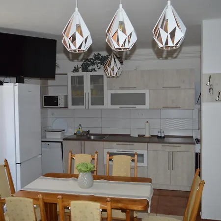 Csepp Nyaralohaz Medencevel Ferienhaus