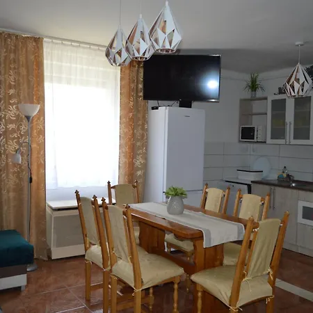 Csepp Nyaralohaz Medencevel Ferienhaus *