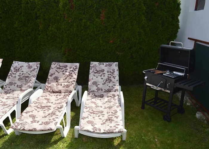 Ferienhaus Csepp Nyaralohaz Medencevel