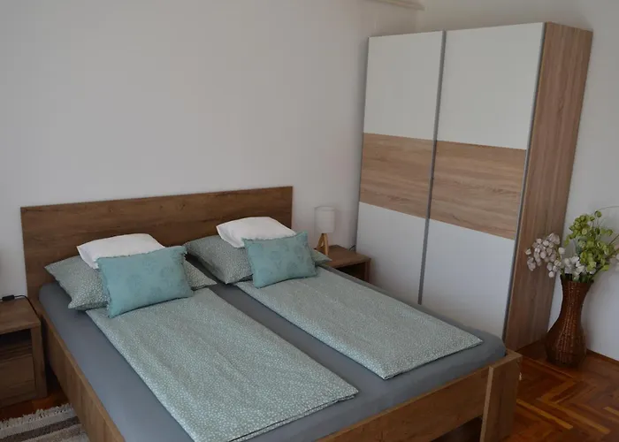 Csepp Nyaralohaz Medencevel