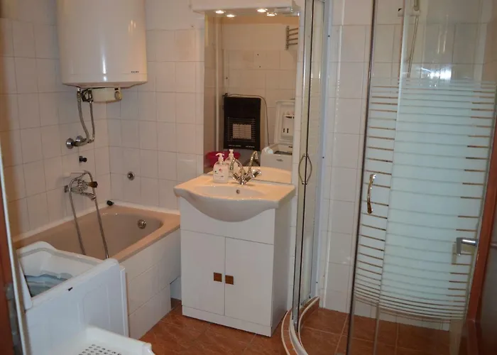 Csepp Nyaralohaz Medencevel *